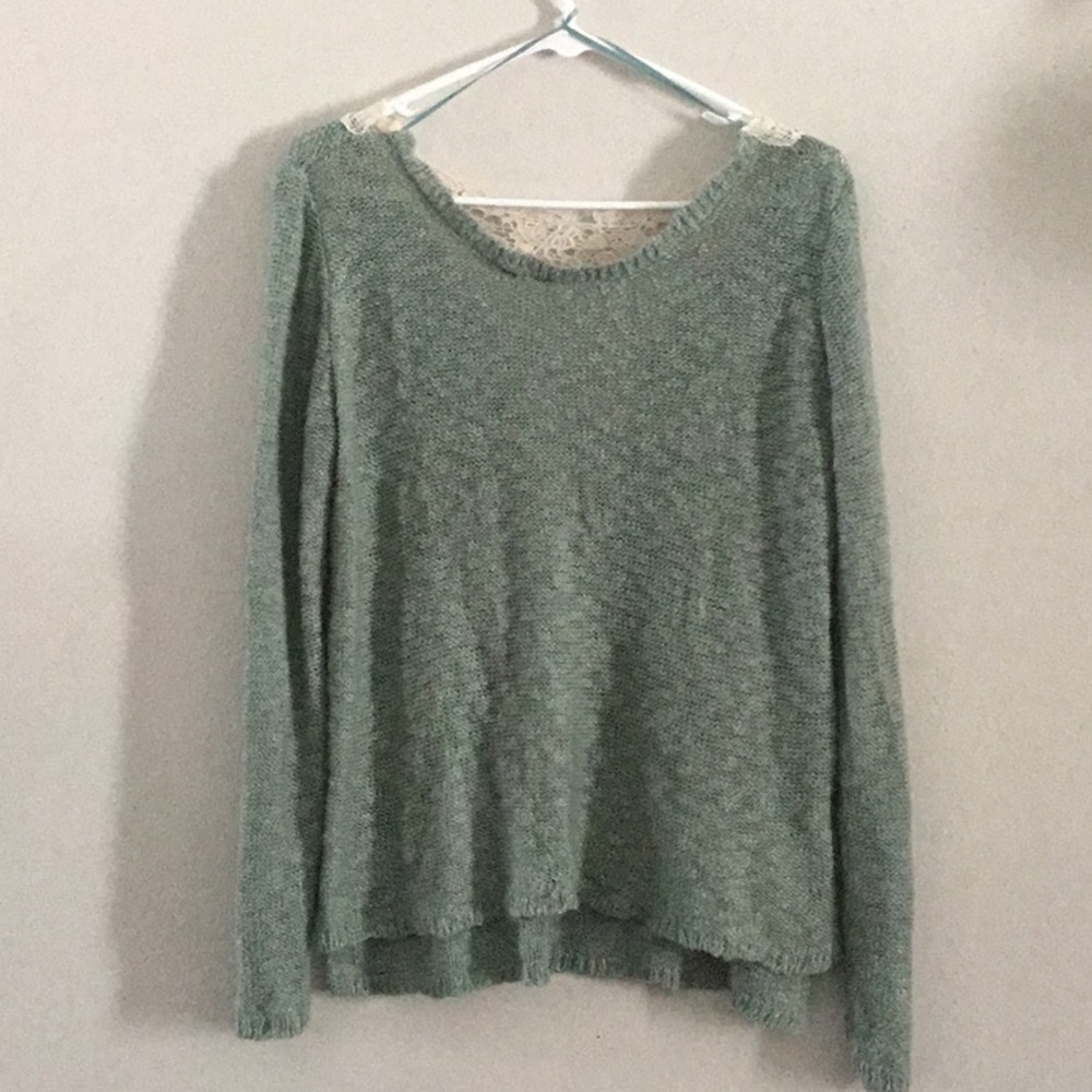 Loose knit sweater with Lace Detail